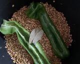 A picture of step 2 of Lentejas (Spanish cuisine).