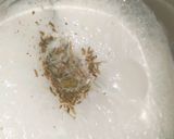 A picture of step 3 of Gurh wali chai.