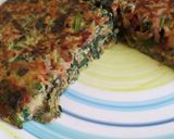 Foto del paso 7 de la receta: Tortilla de espinaca, betarraga, zanahoria, papa y cebolla caramelizada