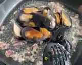 A picture of step 2 of Creamy Garlic Butter Shell Mussels.