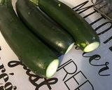 Une image de l'étape 1 de Gratin de courgettes aux haricots, tomate et mozzarella.