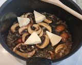 Foto del paso 5 de la receta: Pechuga de pollo con champiñones en salsa de quesitos