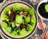 Hình bước làm 3 của món Cải thìa xào nấm hương