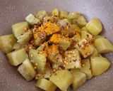 A picture of step 3 of Stir Fried Sweet Potato.