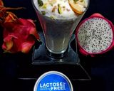 A picture of step 4 of Dragon fruit milkshake.