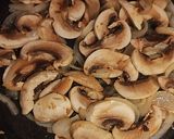 Foto del paso 3 de la receta: Filetes de Añojo en Salsa Strogonoff