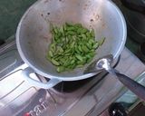Foto langkah ke 3 dari resep Sambal goreng pete rebon.