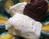 Foto del paso 5 de la receta: Cookies de chocolate con chispas y helado de coco