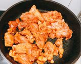 Hình bước làm 5 của món Gà xào bắp cải