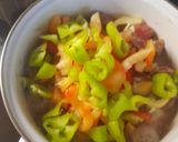Lecsós, gombás marhapörkölt nokedlival recept fázis 3 fotója