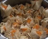 Foto langkah ke 2 dari resep Dimsum Ayam Udang + Saus Simple.