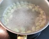 Foto del paso 1 de la receta: Habas estofadas con Salchichas y botifarra negra