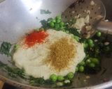A picture of step 4 of Methi matar malai.