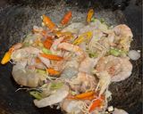 Foto langkah ke 3 dari resep Udang Goreng Saus Tiram.