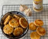 Foto langkah ke 4 dari resep Garlic cheese cookies.