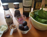 Foto del paso 1 de la receta: Ensalada de espinacas con higo, queso de cabra y nuez