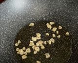Foto del paso 4 de la receta: Bacalao skrei con gambones al ajillo, sobre cama de pimientos