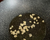 Foto del paso 4 de la receta: Bacalao skrei con gambones al ajillo, sobre cama de pimientos