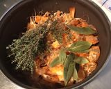 Une image de l'étape 1 de Bouillon de crevettes sauvages aux herbes aromatiques du jardin.