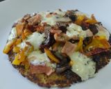 Foto del paso 6 de la receta: Torticas de coliflor a la pizza🍕de champiñones🍄, jamón🥓, queso🧀 y pimientos🍕🌶️