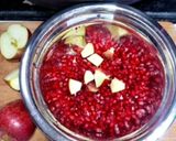 A picture of step 1 of Apple pomegranate juice.