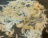 Foto del paso 1 de la receta: Pollo a la mostaza con cebolla