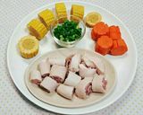 Hình bước làm 1 của món Canh Ngô Hầm Đuôi Lợn 옥수수 스프 스튜 돼지 꼬리