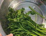 A picture of step 2 of Stir-Fried Water Spinach w/ Fermented Shrimp Paste | Rau Muống Xào Tỏi Mắm Tôm.