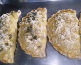صورة لخطوة 4 من وصفة فطائر البيتزا الايطاليه بالدجاج.. Calzon pizza، طعم ولا اطيب👍
