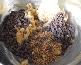 Une image de l'étape 4 de Cookies Beurre de Cacahuète et Pralin.