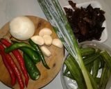 Foto langkah ke 1 dari resep Tumis Okra Jamur Kuping.