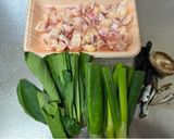 A picture of step 1 of Green Onion and Wakame Seaweed Ramen.