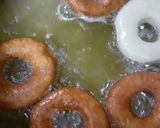 A picture of step 5 of Mini coconut doughnuts.