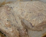 Foto del paso 4 de la receta: Pollo especiado con salsa de yogur y miel