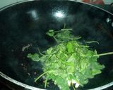 A picture of step 1 of Spinach soup.