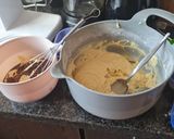 A picture of step 5 of Marble Cupcakes.
