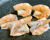 Foto del paso 4 de la receta: Crema fría de espárragos con guarnición de langostinos