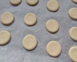 Foto del paso 4 de la receta: Saludables alfajores con dulce de dátiles