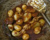 Foto langkah ke 5 dari resep Rendang Telur Puyuh & Kentang Praktis.