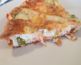 Foto del paso 4 de la receta: Quiche sin masa cremosa con salmón ahumado y verduras hecha en una sartén