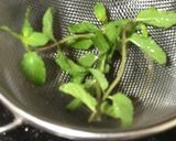 A picture of step 3 of ‘Chicken Cafreal’: A Popular Goan Green Chicken Curry.