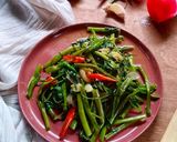 Gambar langkah 5 resipi Kangkung Goreng Belacan.