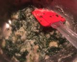 Foto del paso 4 de la receta Torcetti al fungo porcino con bechamel de espinacas, gambas y piñones