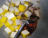Foto langkah ke 3 dari resep Tumis tongkol tahu.