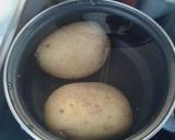 Foto del paso 1 de la receta Huevos con patatas langostinos y gulas