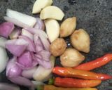 Foto langkah ke 1 dari resep Gongso Kuah Sosis Telur.