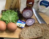 Foto langkah ke 1 dari resep Sandwich telur (Egg sandwich with Brown Bread).