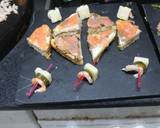 Foto del paso 8 de la receta: Triángulos de salmón con banderillas