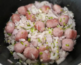 Foto del paso 3 de la receta: Arroz meloso de níscalos y butifarra