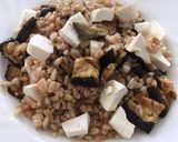 Foto del passaggio 3 della ricetta Farro con melanzane e primo sale 😋